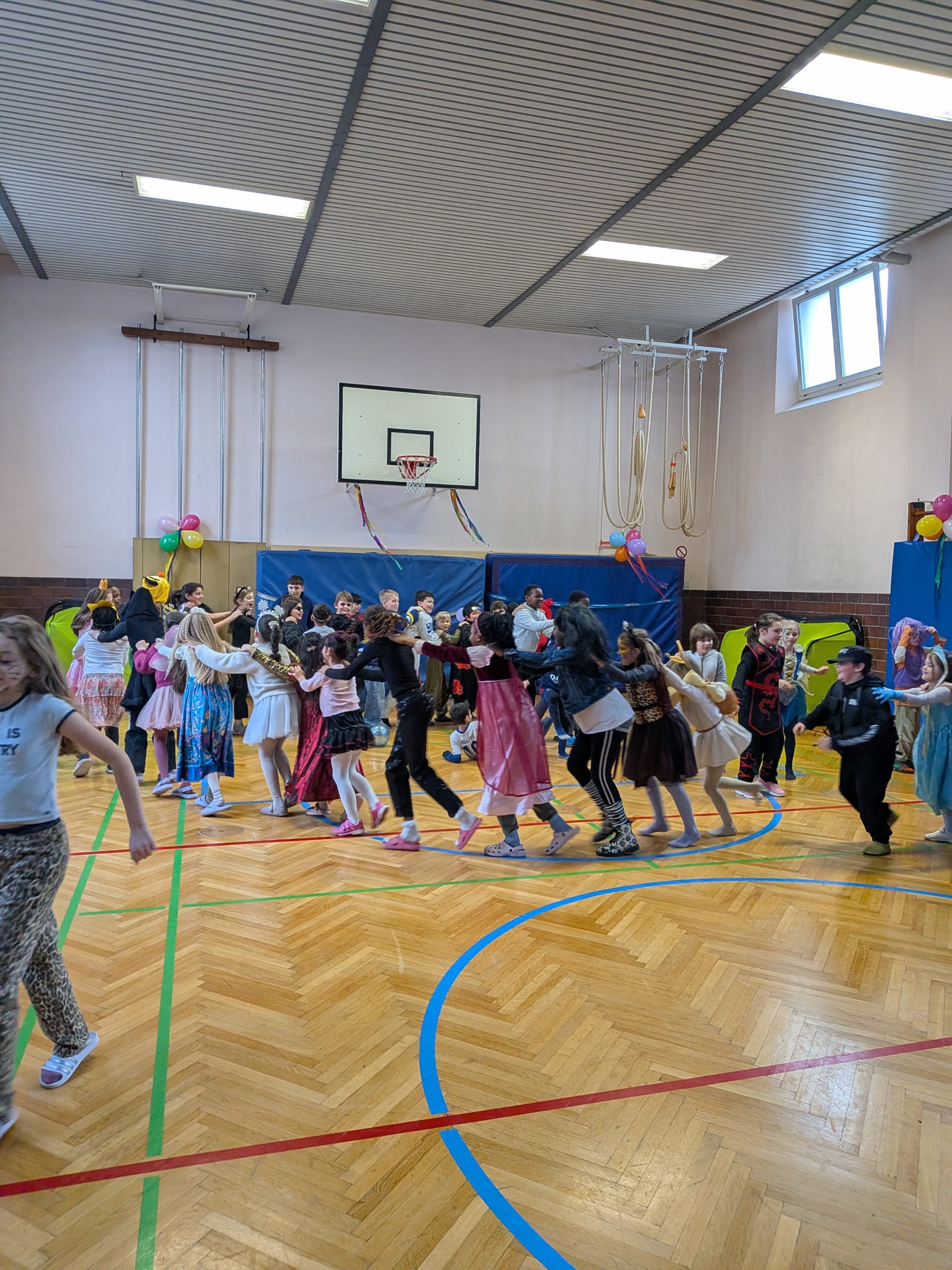 Karneval an unserer Grundschule – ein buntes Fest